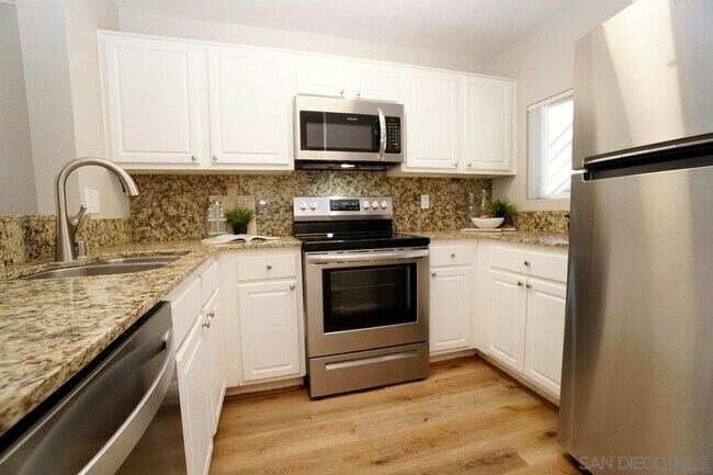 Building Photo - 7405 Charmant Dr