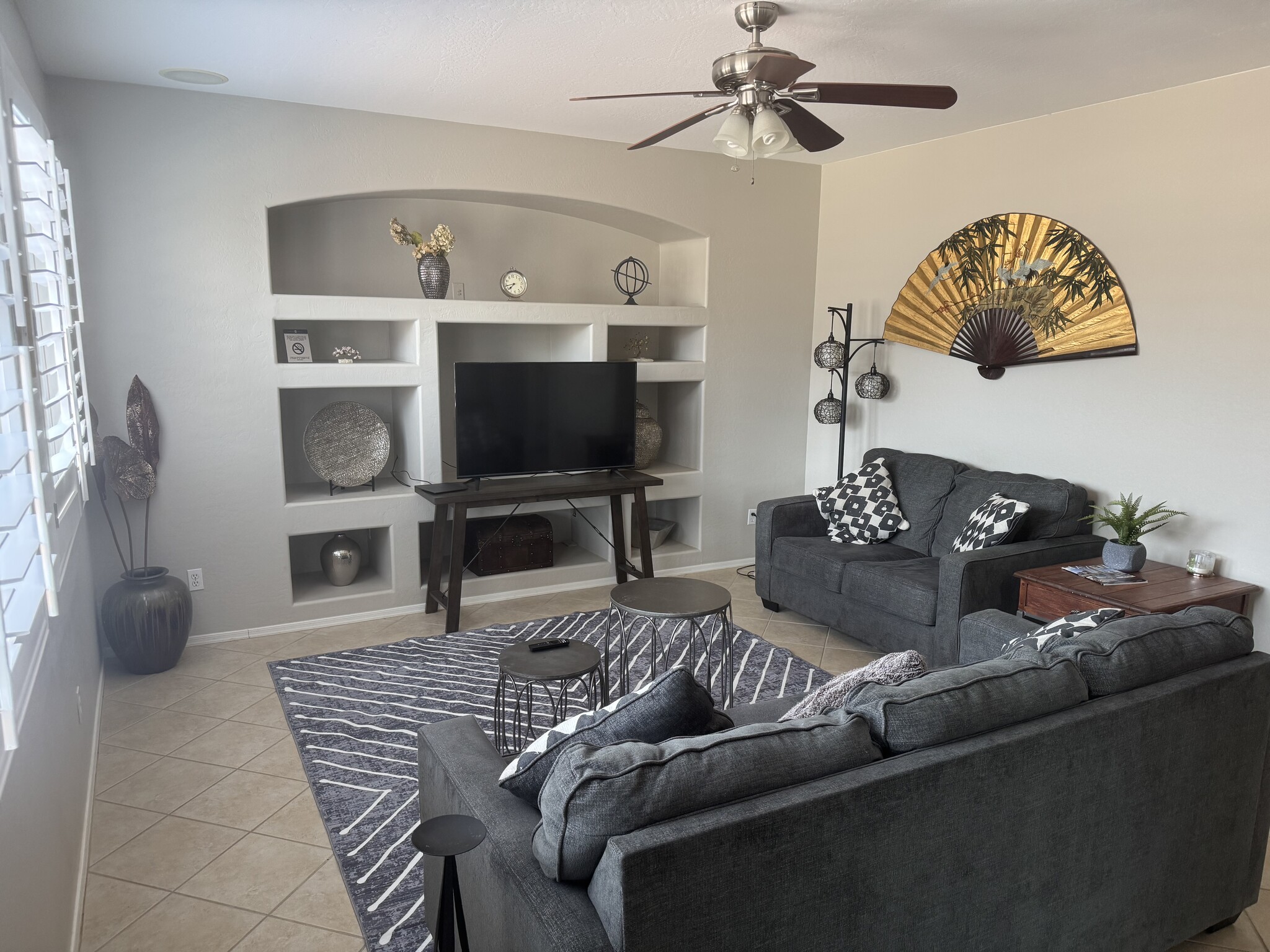 Building Photo - 11872 W Alvarado Rd