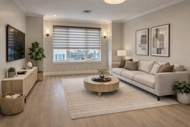 Building Photo - 25 2nd St