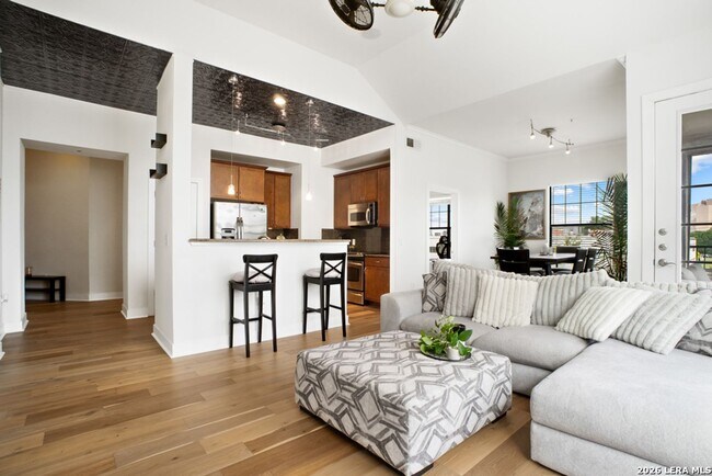 Building Photo - 2 Bedroom/2 Bath The Pinnacle At Oak Hills