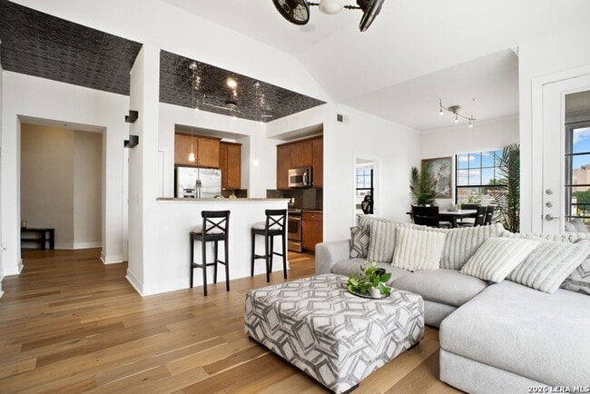 Building Photo - 7342 Oak Manor Dr