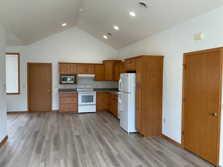 Building Photo - 5801 E Open Meadow