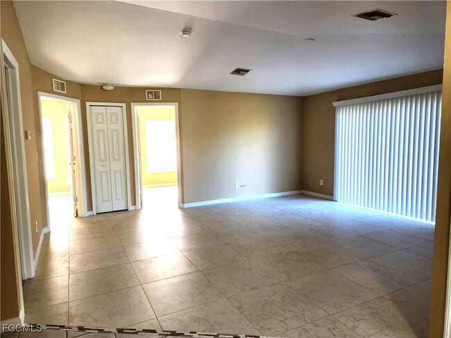 Building Photo - 711 Jack Ave S