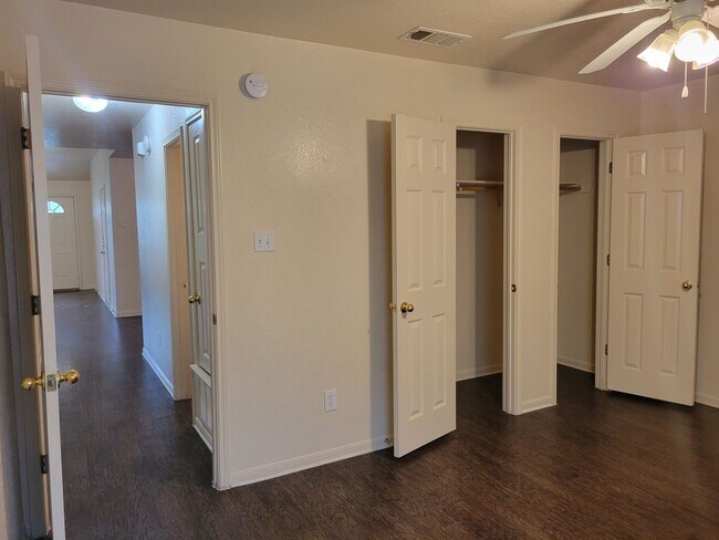 Building Photo - 1534 Shoshoni Trail