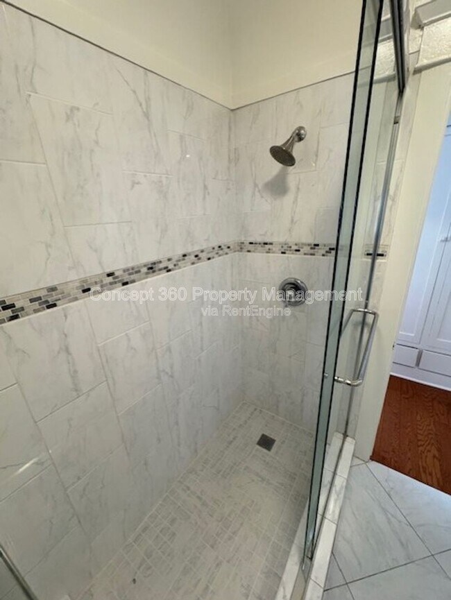 Building Photo - 1144 E Appleton St