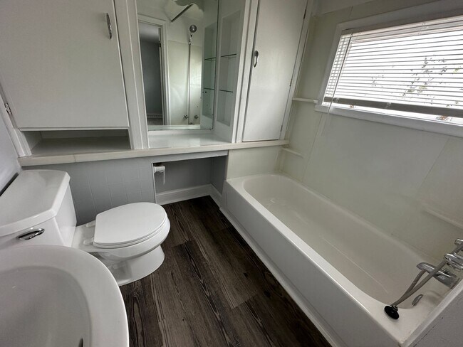 Building Photo - 625 S Barnes St