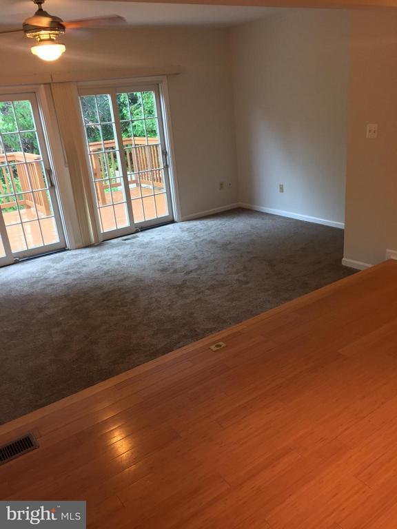 Building Photo - 8911 Oakwood Way