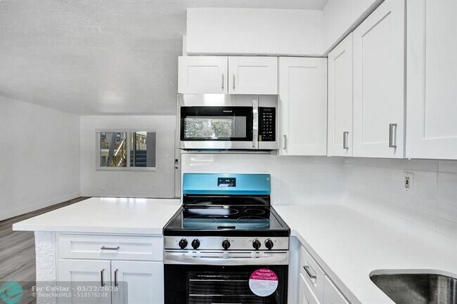 Building Photo - 1821 Middle River Dr