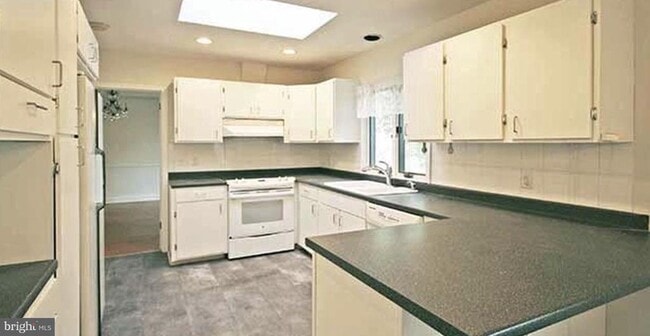 Building Photo - 1121 Club House Rd