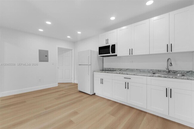 Building Photo - 17915 NW 43rd Ct