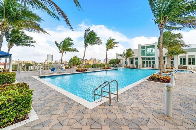 Building Photo - 300 S Australian Ave