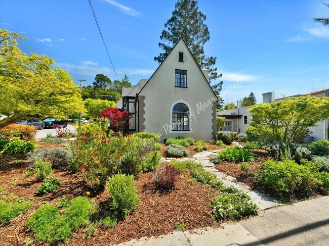 Building Photo - 81 Elm Ave