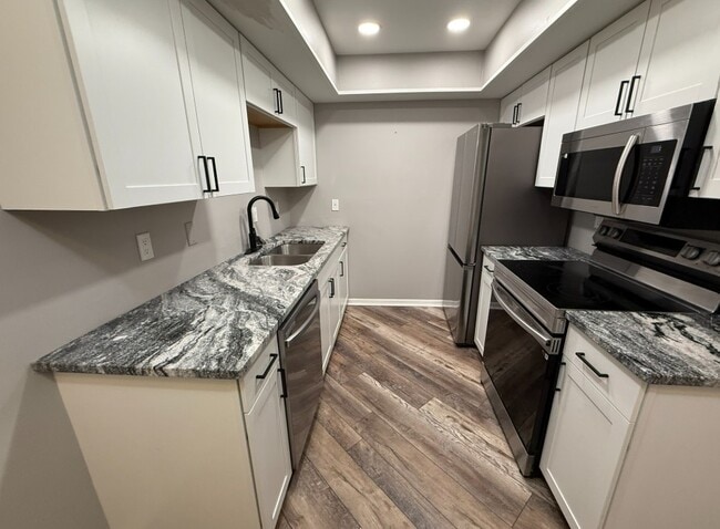 Building Photo - 5800 Hollywood Blvd