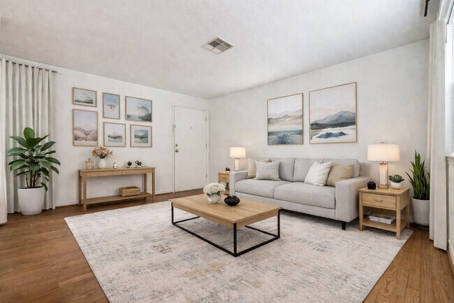 Building Photo - 2126 Banks St