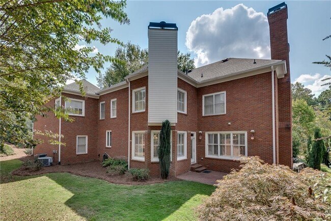 Building Photo - 225 High Point Walk NE