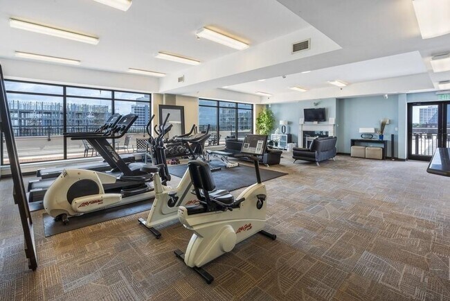 Building Photo - Spacious, beautiful loft with separate bedroom and office for rent in Downtown Atlanta