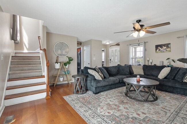 Building Photo - Stunning 4 Bed 3.5 Bath Home with Bonus Ro...