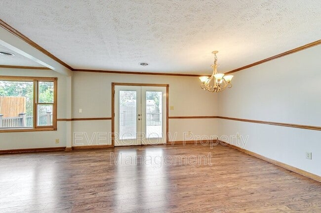 Building Photo - 205 Mooreland Dr