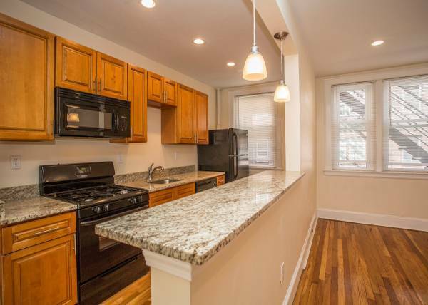 Building Photo - 129 Highland Ave