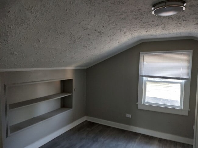 Building Photo - 4BR/2BA House-LEASING SPECIAL MOVE IN BY 1/1/2026 ** 1/2 price Security Deposit and 2nd month free