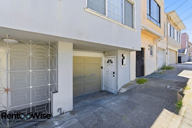 Building Photo - 133 Caine Ave