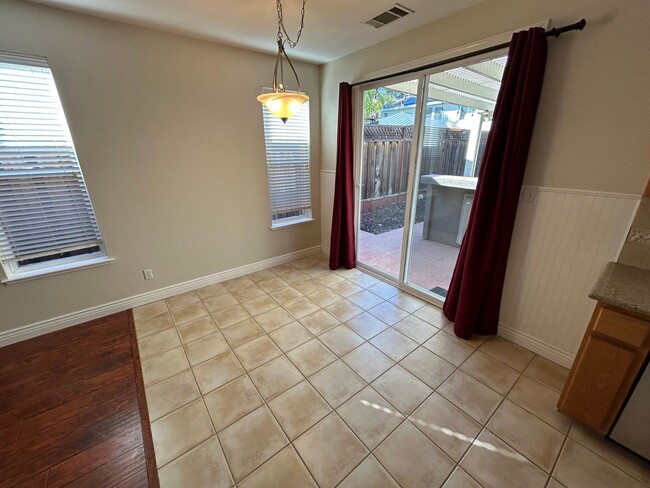 Building Photo - Spacious 4 Bed 3 Bath Home in Garin Community