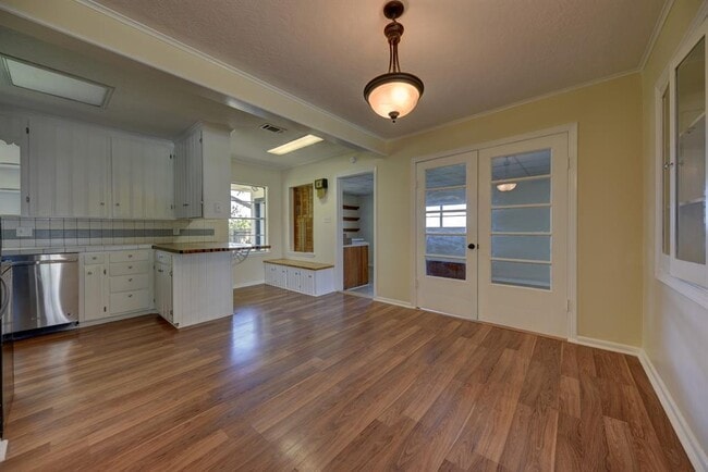 Building Photo - 415 Silliman St