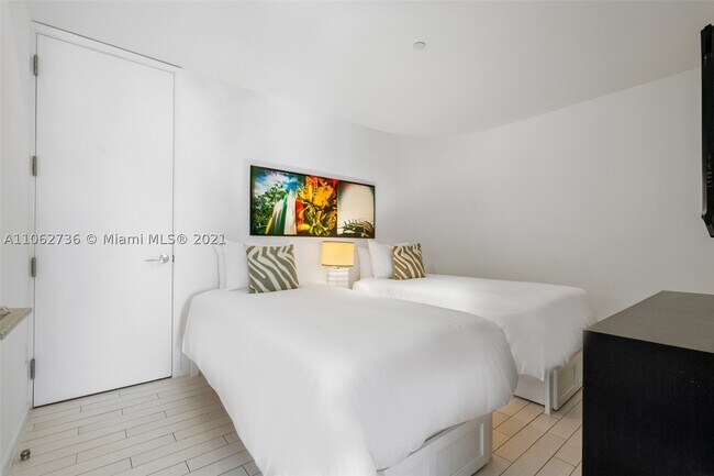 Building Photo - 2201 Collins Ave