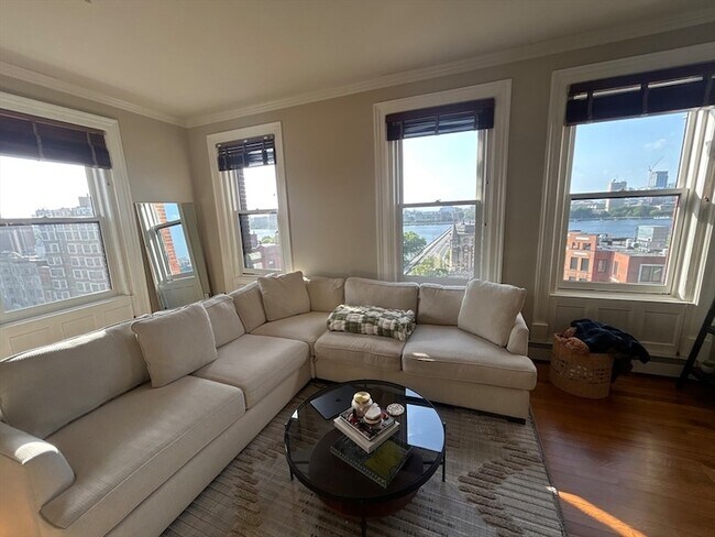 Building Photo - 483 Beacon St