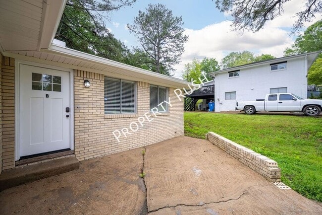 Building Photo - 7736 Holiday Hills Cir