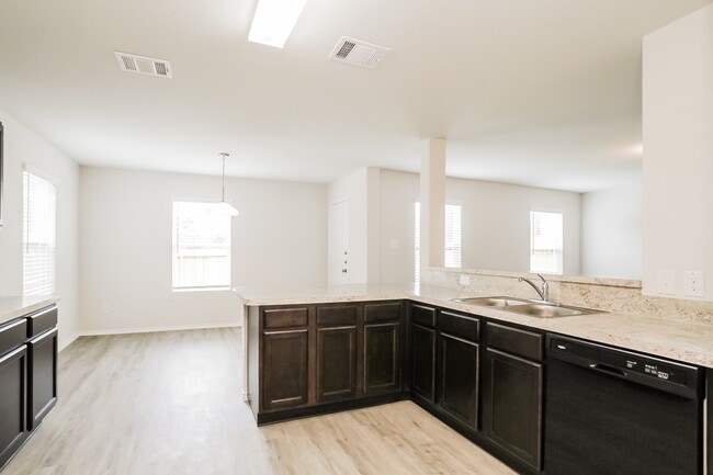 Building Photo - 135 Cooper Creek Ln