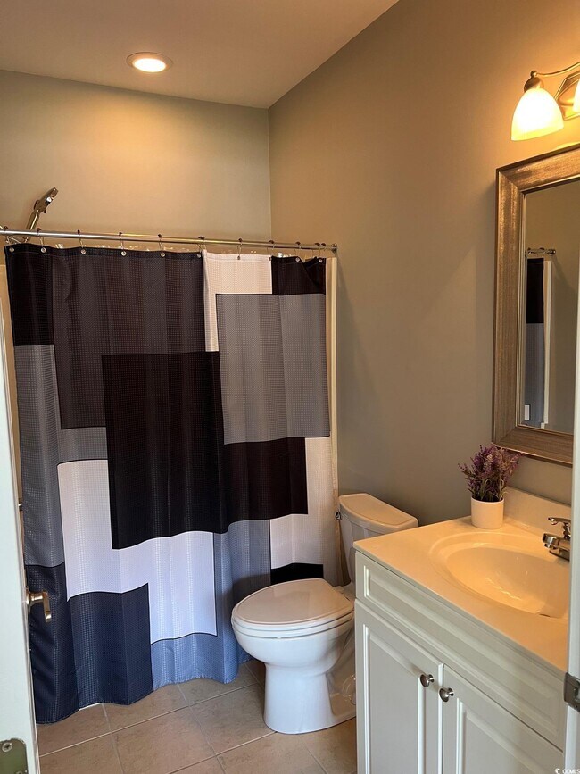 Building Photo - 4139 Hibiscus Dr