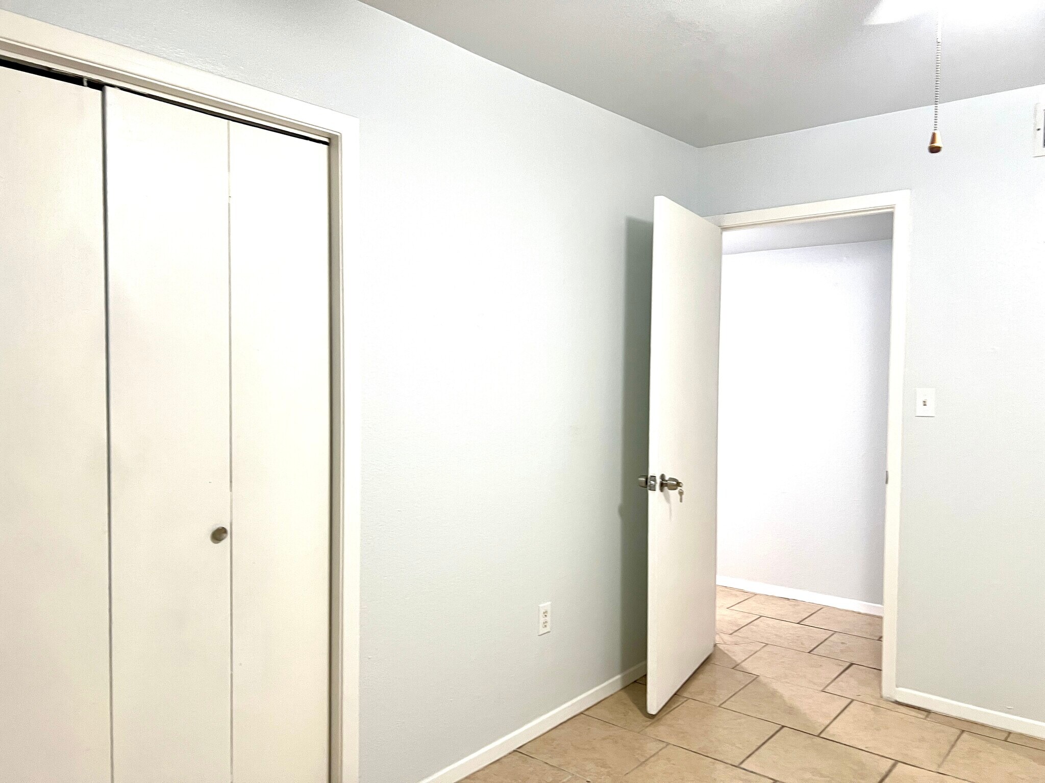 Building Photo - 2112 Tanglewood St