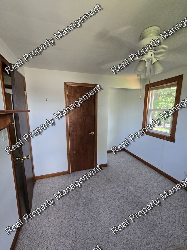 Building Photo - 2 Bedroom Duplex