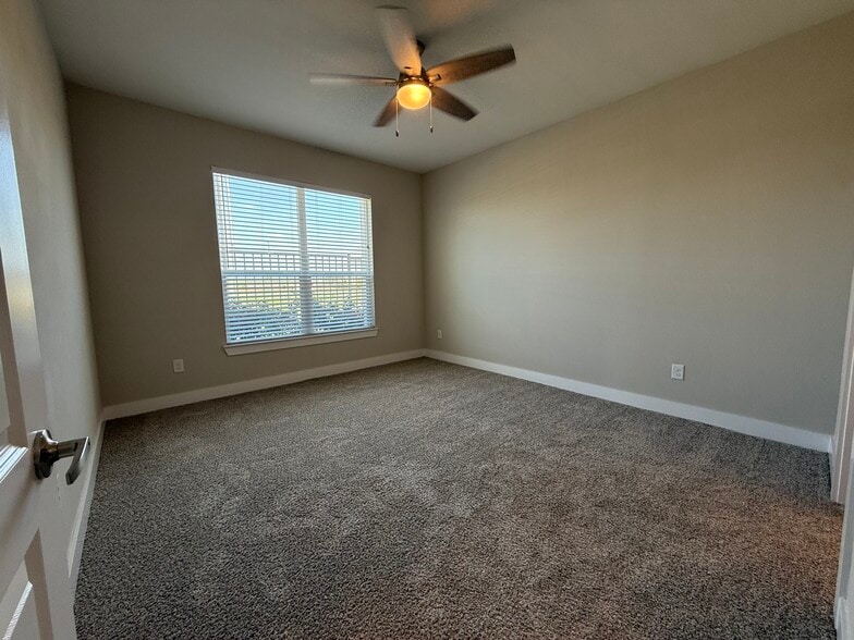 Building Photo - 3144 Gorge Way