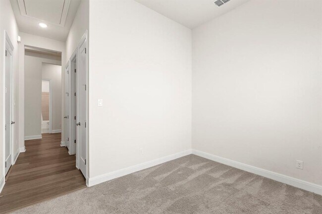 Building Photo - 528 Tubman Dr