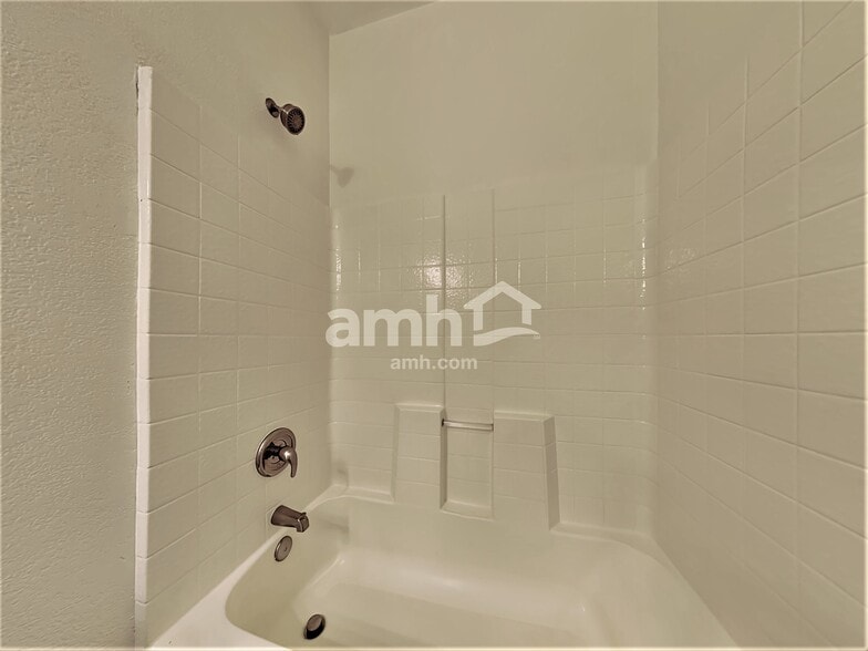 Building Photo - 1212 E Desert Rose Trail