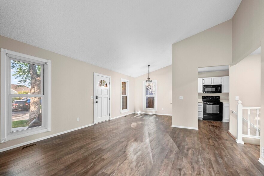 Building Photo - 12665 Grove Ct
