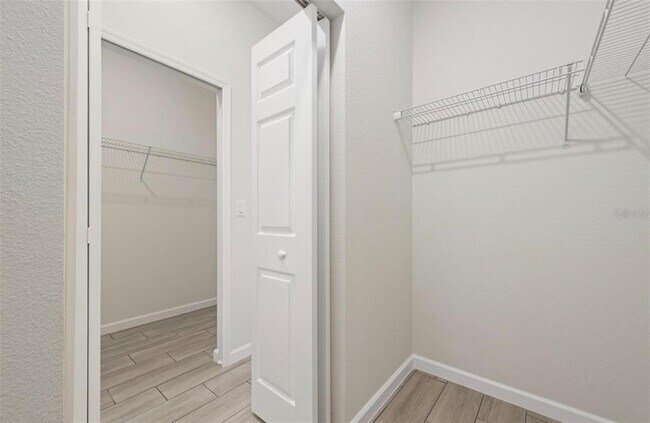 Building Photo - 719 Martin Ln