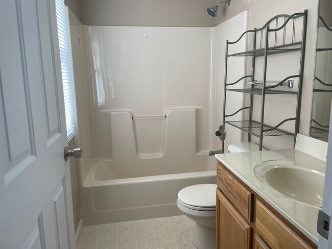 Building Photo - 206 Stone Gate Cir