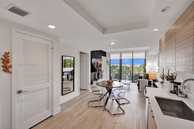 Building Photo - 121 NE 34th St