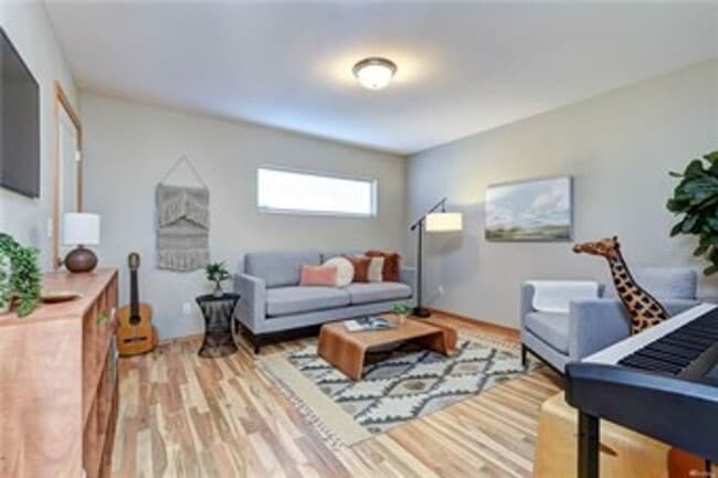 Building Photo - West Seattle Townhome!