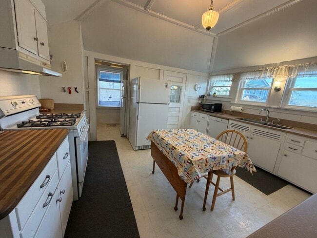 Building Photo - 630 Washington St