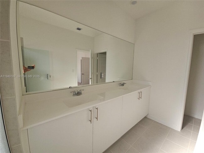 Building Photo - 2530 SE 29th St