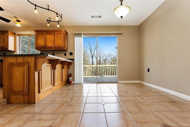 Building Photo - 1825 Skyline Dr