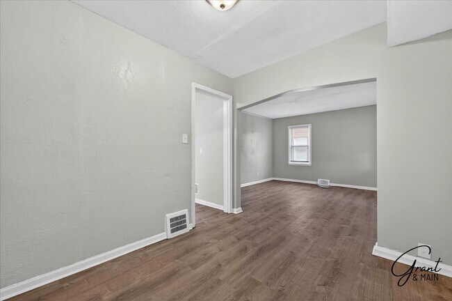Building Photo - $1275 3 bedroom bungalow