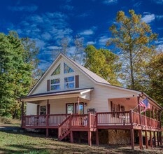 Building Photo - 450 Rhododendron Ln