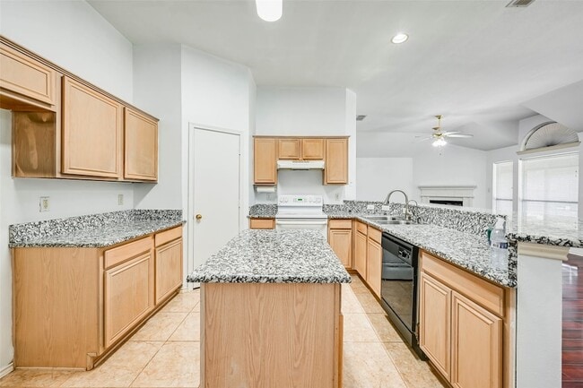 Building Photo - 700 N Emma Dr