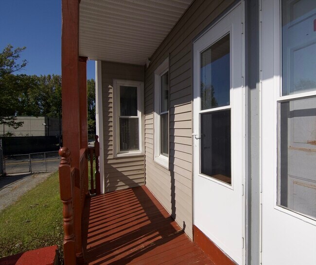 Building Photo - 425 Taylor St
