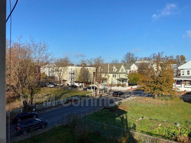 Building Photo - 28 Millet St